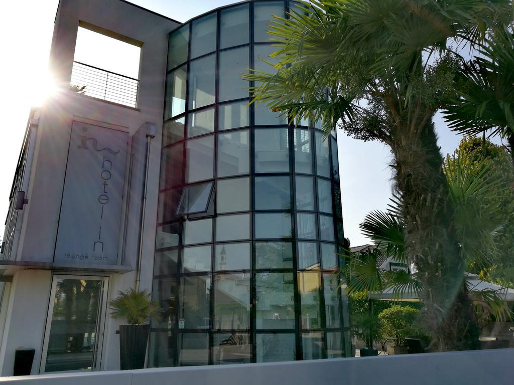 Hotel In - Lounge Room Cazzago  Exterior photo