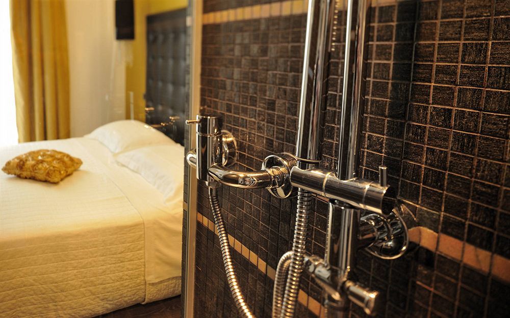 Hotel In - Lounge Room Cazzago  Exterior photo